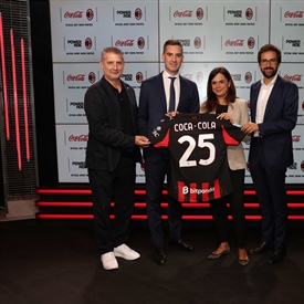 AC MILAN E COCA-COLA: DUE ICONE UNITE PER CELEBRARE CALCIO, MUSICA E LIFESTYLE