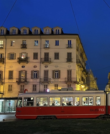 Torino: Aperitivo o cena sul tram?