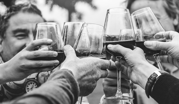 Il consumo moderato di vino influisce positivamente su cervello e cuore